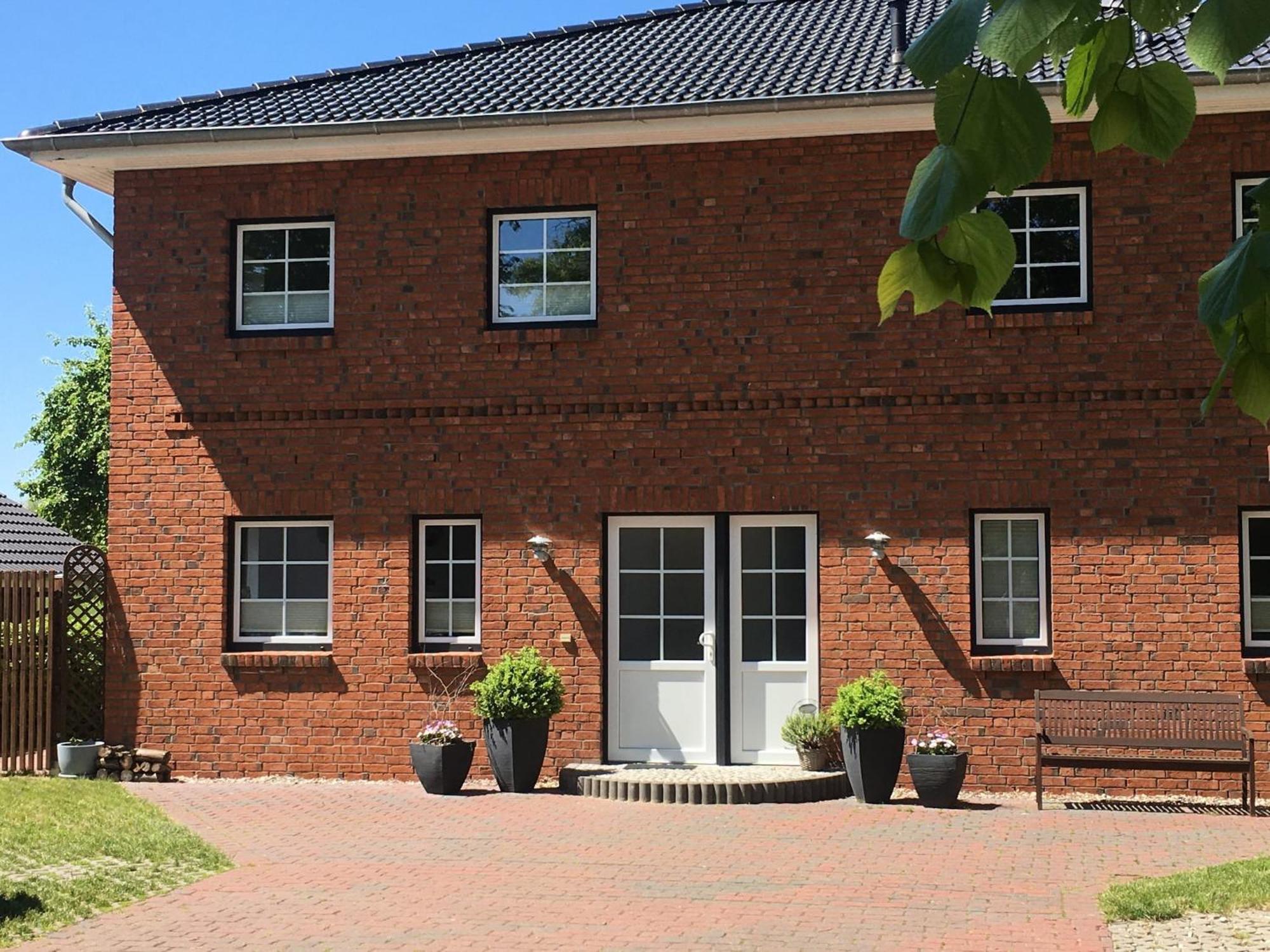 Charming Apartment in Oldenburg in Holstein with Terrace Buitenkant foto