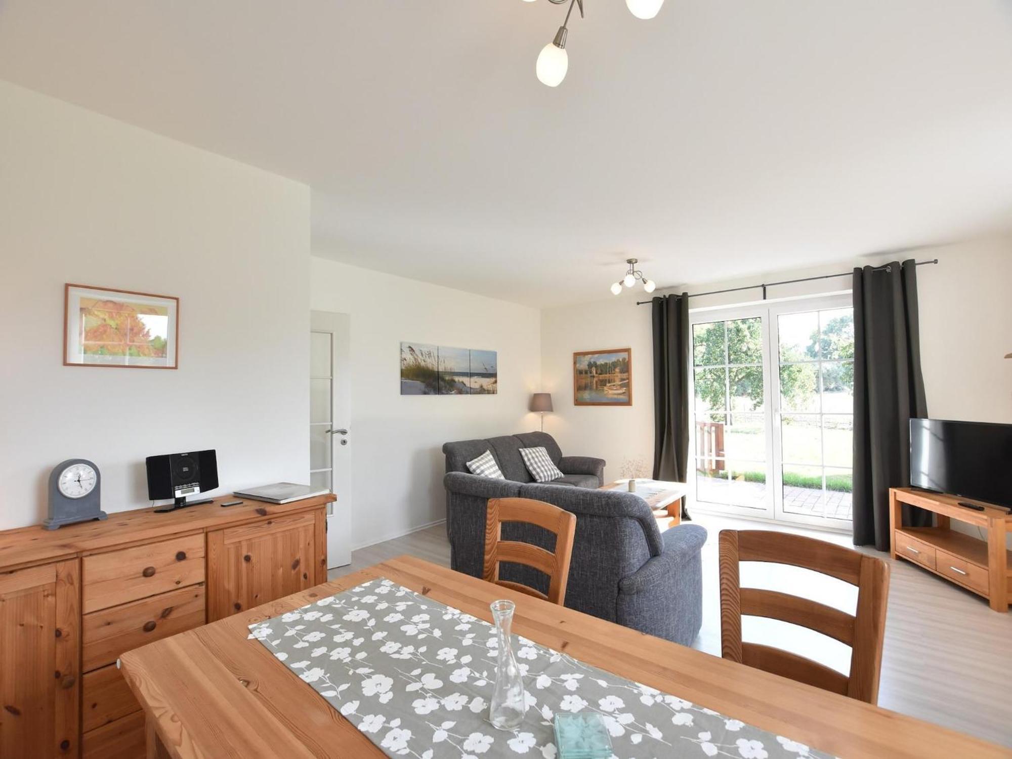 Charming Apartment in Oldenburg in Holstein with Terrace Buitenkant foto