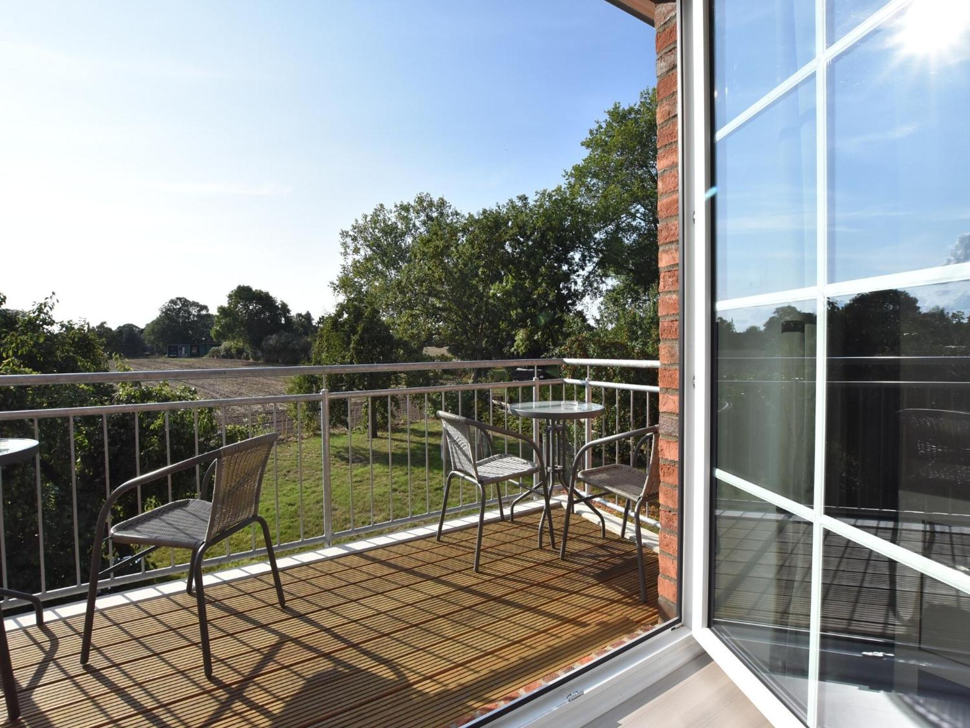 Charming Apartment in Oldenburg in Holstein with Terrace Buitenkant foto